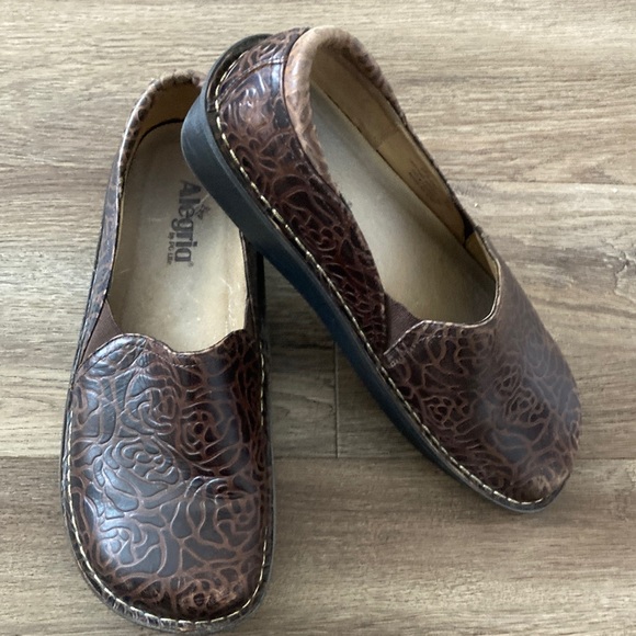 Alegria Women's Floral Embossed Brown Mules Sz 42 - Picture 1 of 6